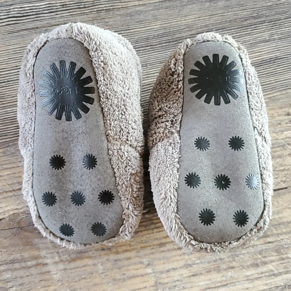 UGG gray unisex kids boots velcro comfy size 4/5 US - Picture 7 of 8